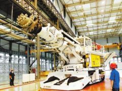 首臺(tái)國產(chǎn)T3.20懸臂式硬巖掘進(jìn)機(jī)下線