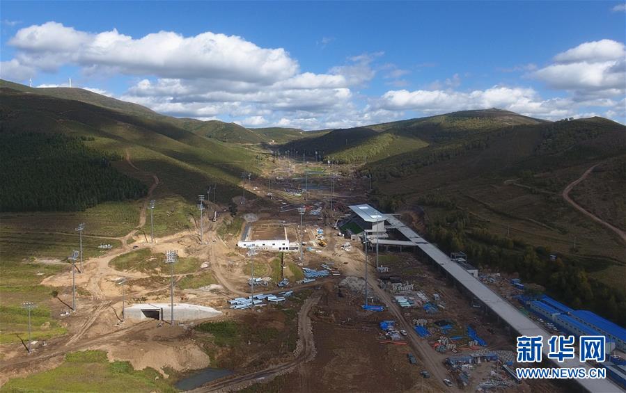 （體育&middot;圖文互動）（1）冬奧會張家口賽區(qū)：國家冬季兩項中心和國家越野滑雪中心完工